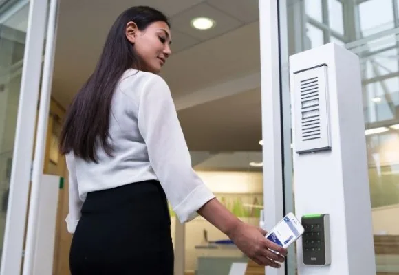 Near Field Communication (NFC) en control de acceso: beneficios y desafíos